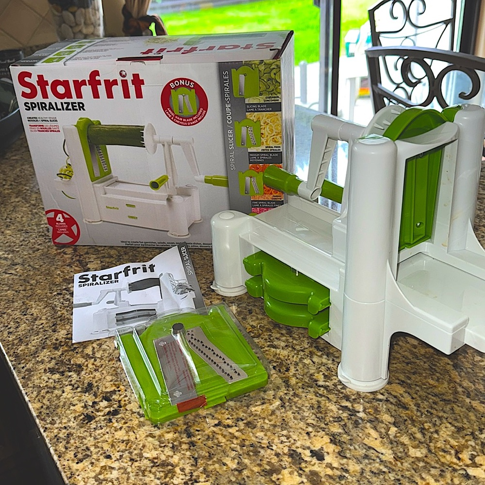 Starfrit Spiralizer NWOT COMPLETE WITH FOUR BLADES